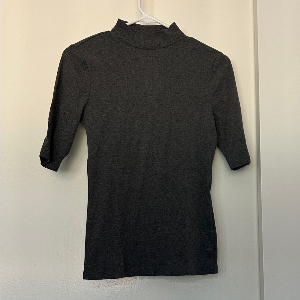 GAP Dark Gray Short Sleeve Women's Tee